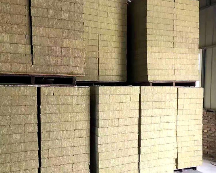 鑫富利岩棉板厂家 简述山西外墙岩棉板的生产制造过程